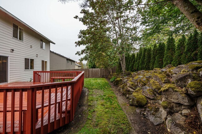 Building Photo - 4 Bedroom 2.5 Bath with Fenced Backyard in Camas School District