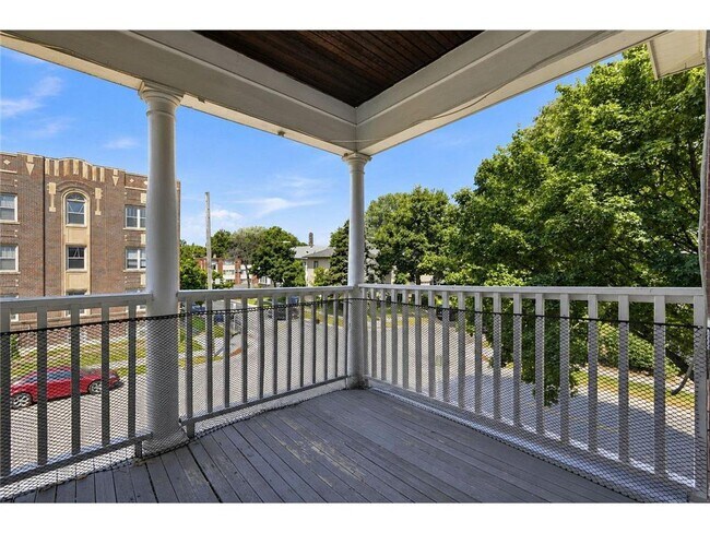Building Photo - 2401 Harriet Ave
