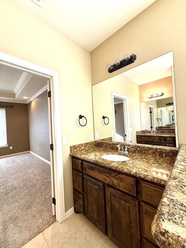 Building Photo - 414 Hidden Path