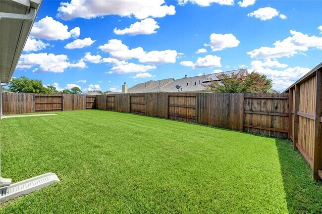 Building Photo - 16702 Grove Trail Ln