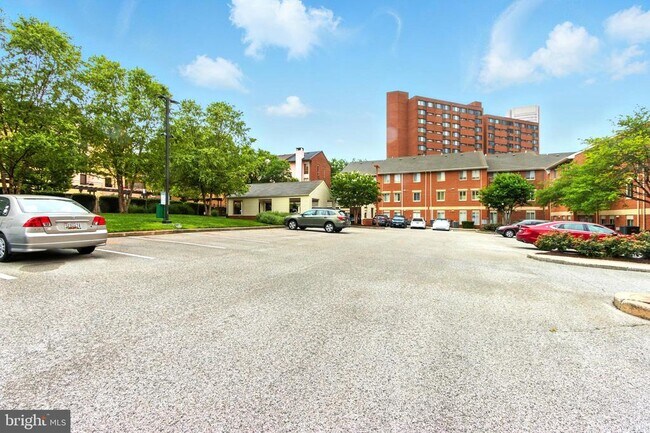 Building Photo - 508 S Charles St