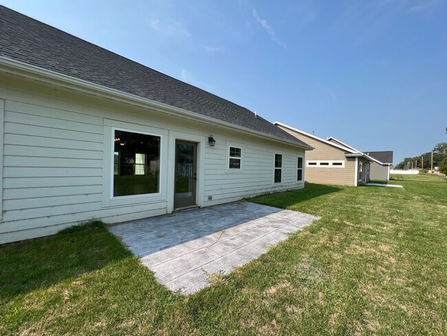 Building Photo - Beautiful 3 bedroom house! $2,250