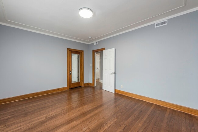 Building Photo - 415 W Ridgeland Ave