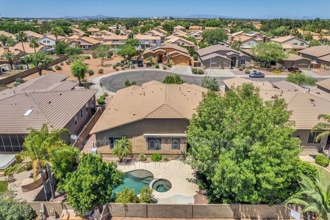 Building Photo - 1811 W Maplewood Pl