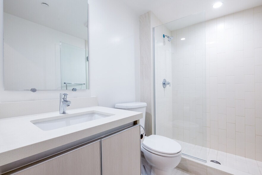 Building Photo - 409 Hayworth Ave