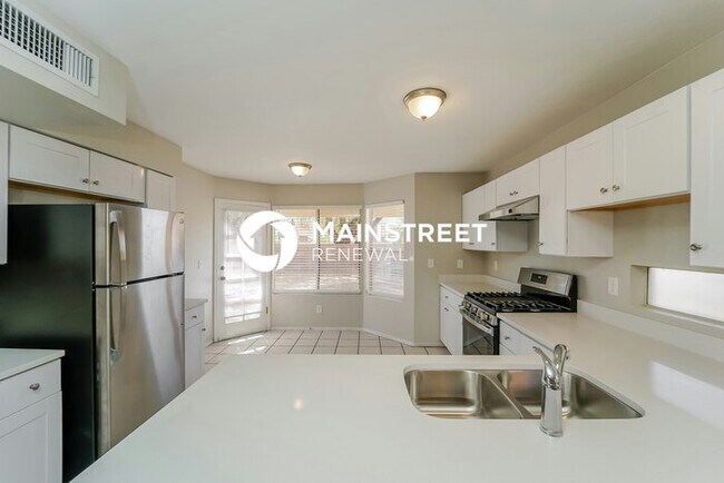 Building Photo - 3 Bedroom Pet-Friendly Home in Tucson, AZ with Main Street Renewal