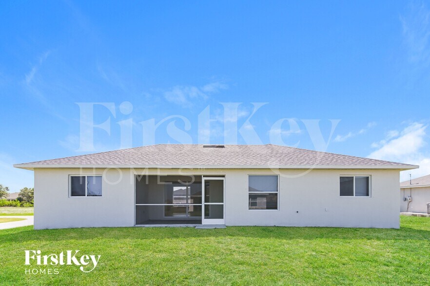 Building Photo - 200 SW 14th Ave