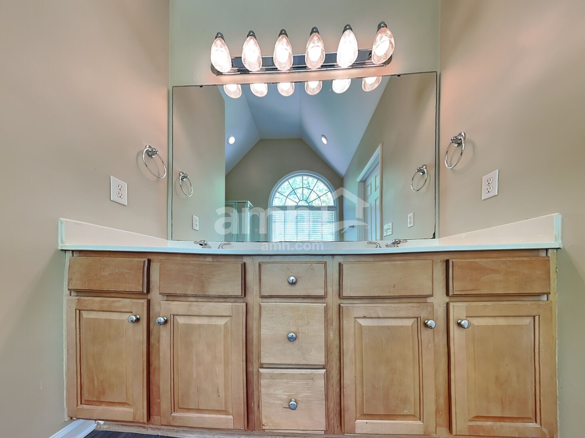 Building Photo - 5705 Beargrass Ln