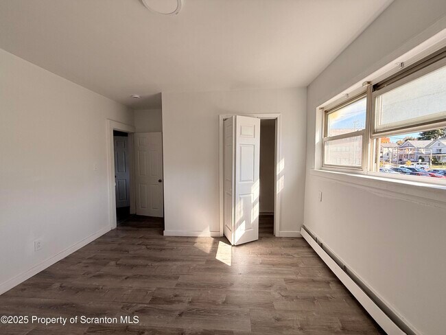 Building Photo - 330R Cherry St