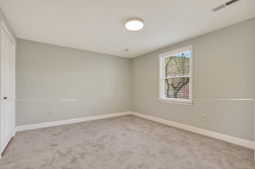 Building Photo - 19204 Saint Johnsbury Ln