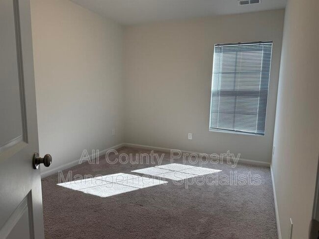 Building Photo - 451 Dinkins Dr