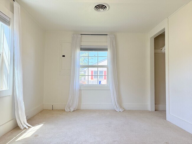 Building Photo - **COMING SOON**Quiet Living with Convenient Access In Ellendale!