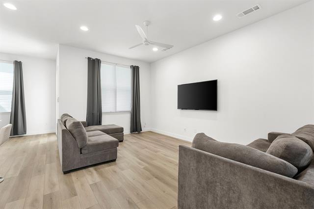 Building Photo - 2124 Village Walk Ln