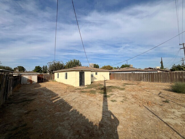 Building Photo - This cute home won't last long with a new ...