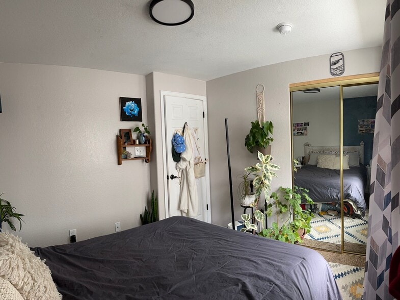 Building Photo - 11584 Oswego St