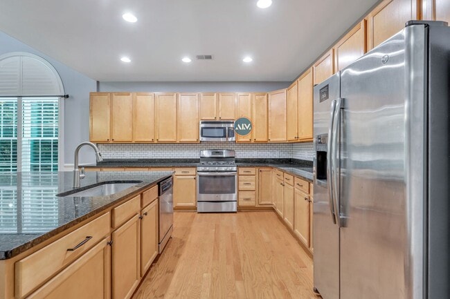 Building Photo - Beautiful Home In The Heart of Bluffton - ...