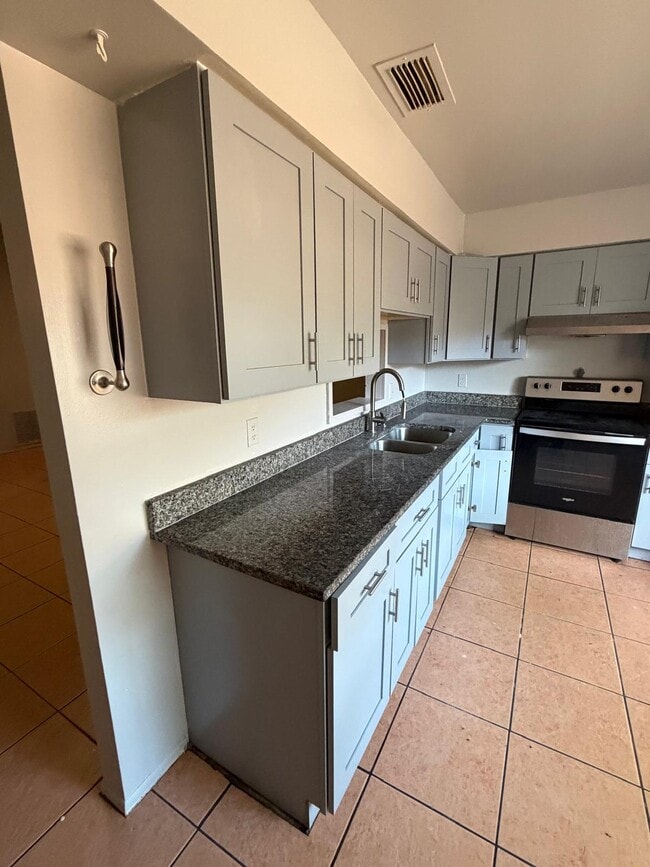 Building Photo - 101 Red Cedar Dr