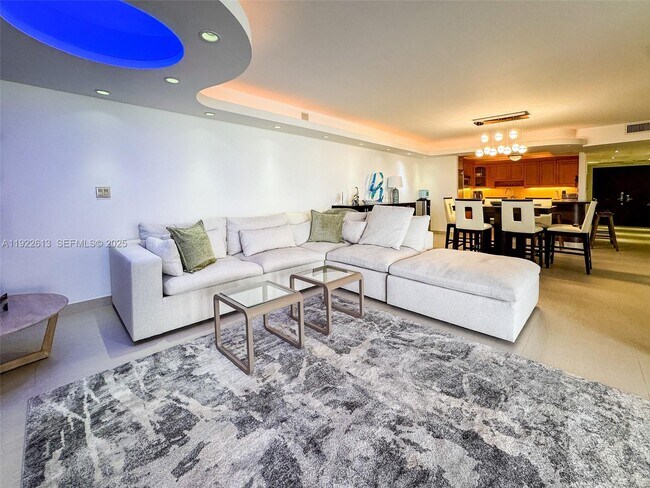 Building Photo - 8877 Collins Ave