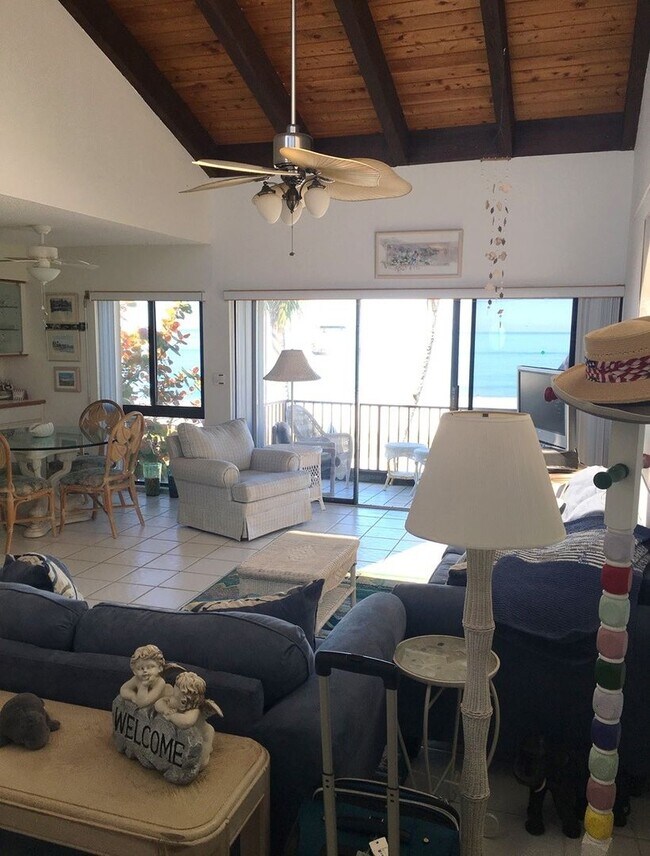 Building Photo - 1555 Tarpon Center Dr