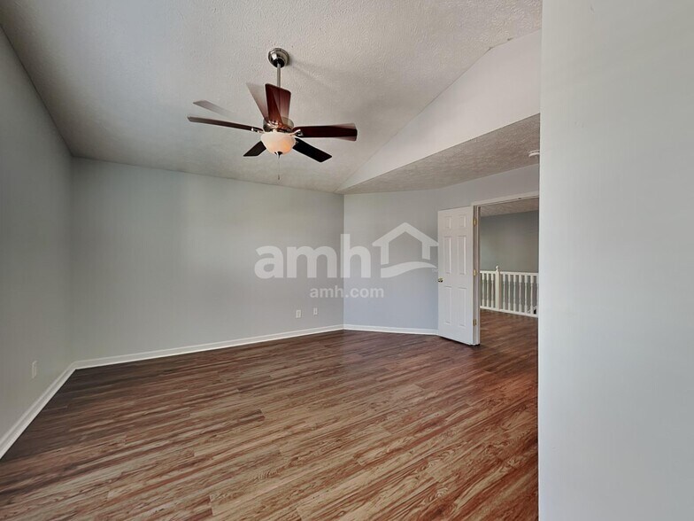 Building Photo - 16705 Greensboro Dr