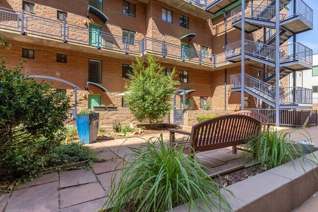Building Photo - 930 Acoma St
