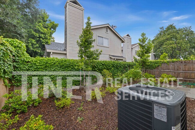 Building Photo - 8931 Fair Oaks Blvd