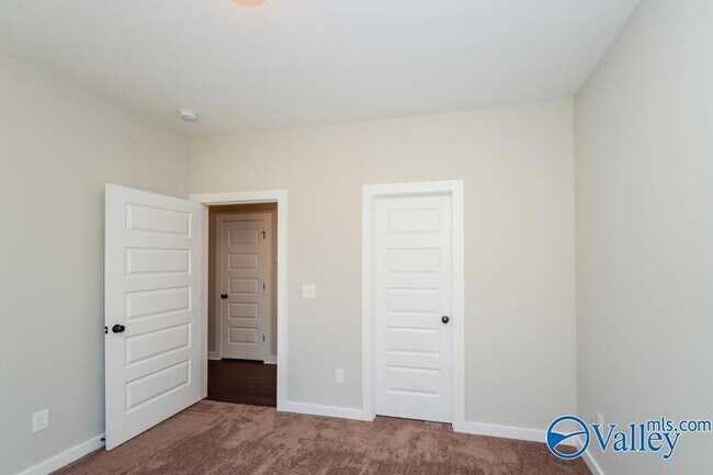 Building Photo - 46 HAWK LN