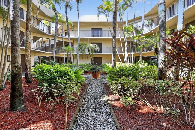 Building Photo - 5220 Las Verdes Cir
