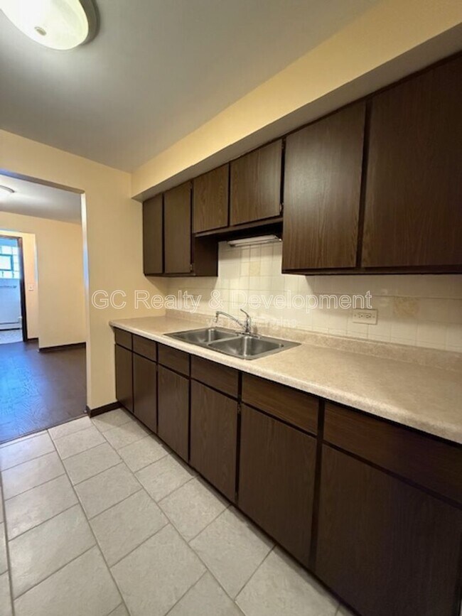 Building Photo - 386 Alles St