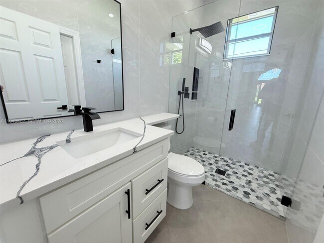 Building Photo - 1749 SW Desert Ave