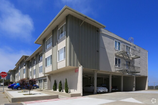 Building Photo - Clarinada Apartments