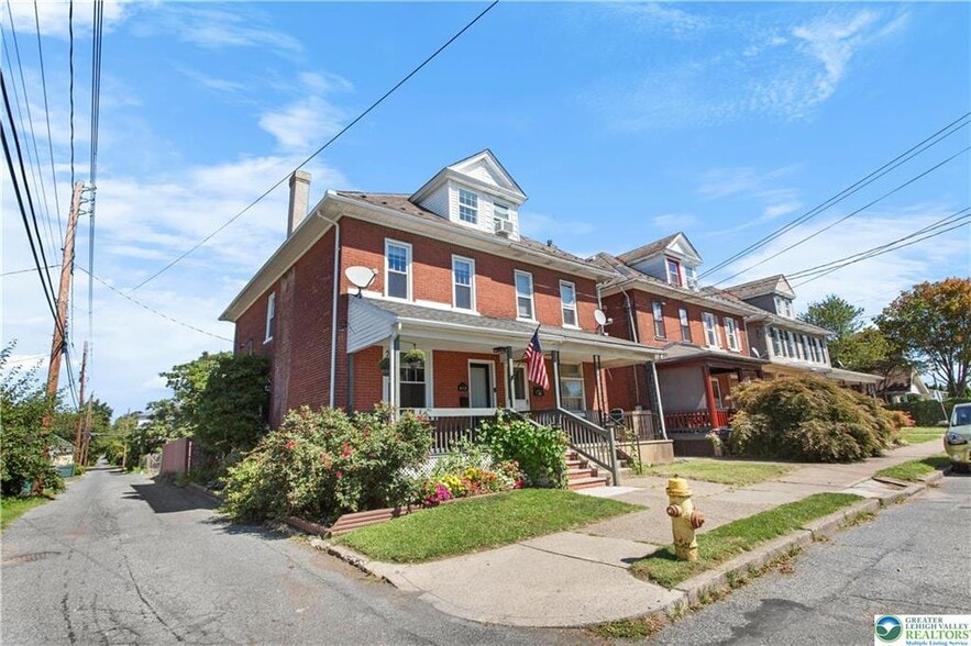 Building Photo - 413 Woodlawn Ave