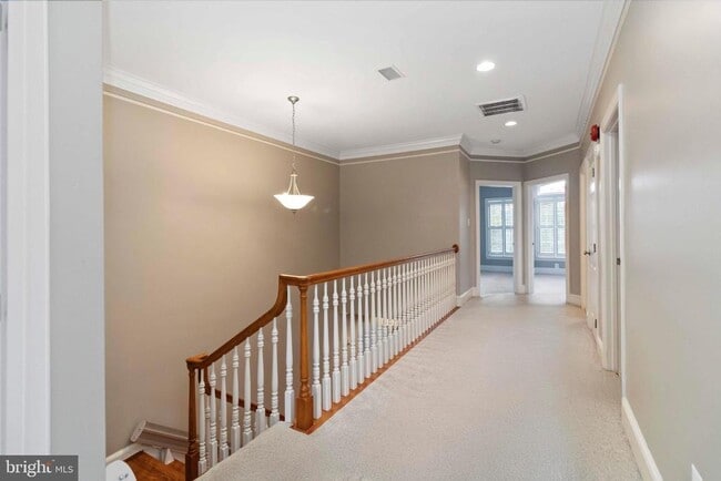 Building Photo - 378 Village Way