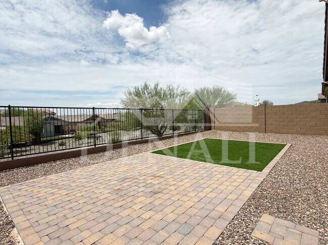 Building Photo - 12523 W Calle de Sol