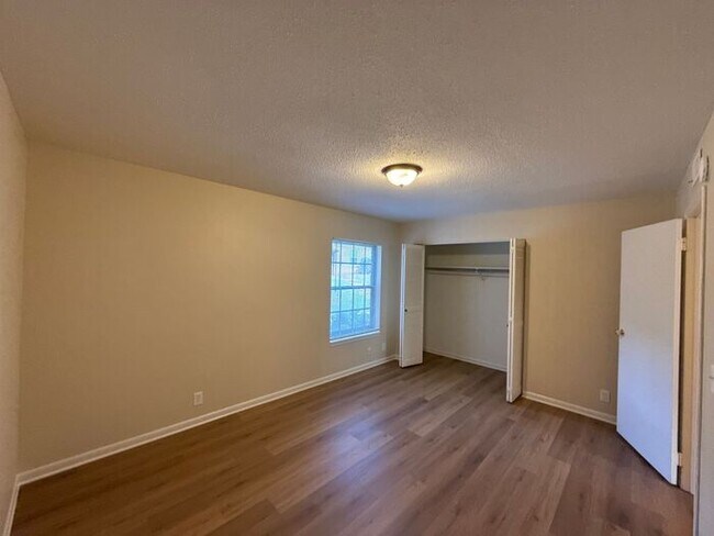 Building Photo - T.R. Lawing Realty Property