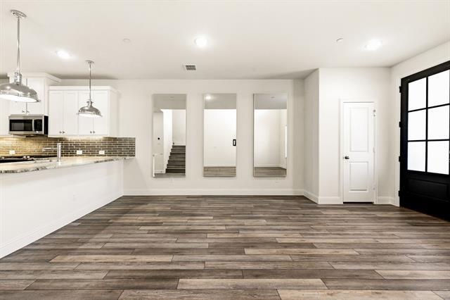 Building Photo - 3773 Wellesley Ave