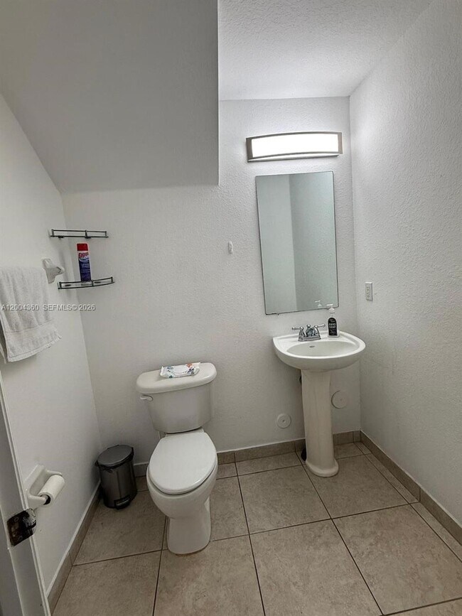 Building Photo - 8999 NW 107 Ct