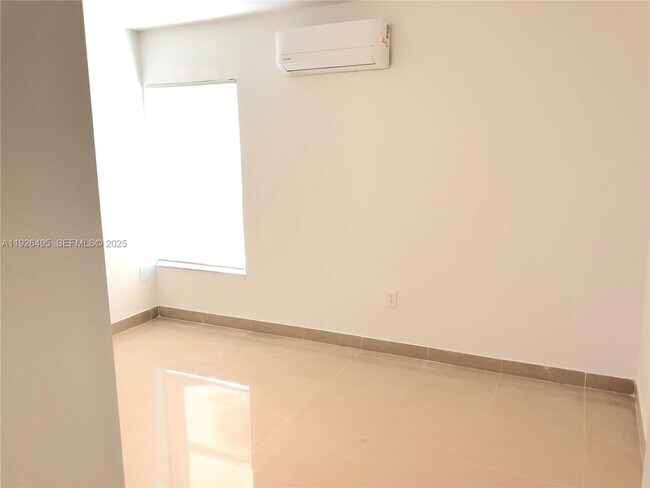 Building Photo - 2463 NE 183rd St