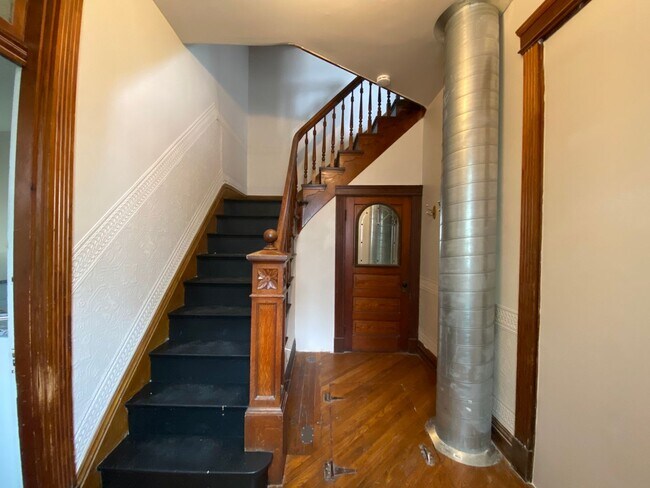 Building Photo - 146 Parker St