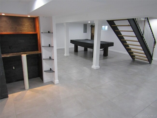 Building Photo - 321 Redmont Rd