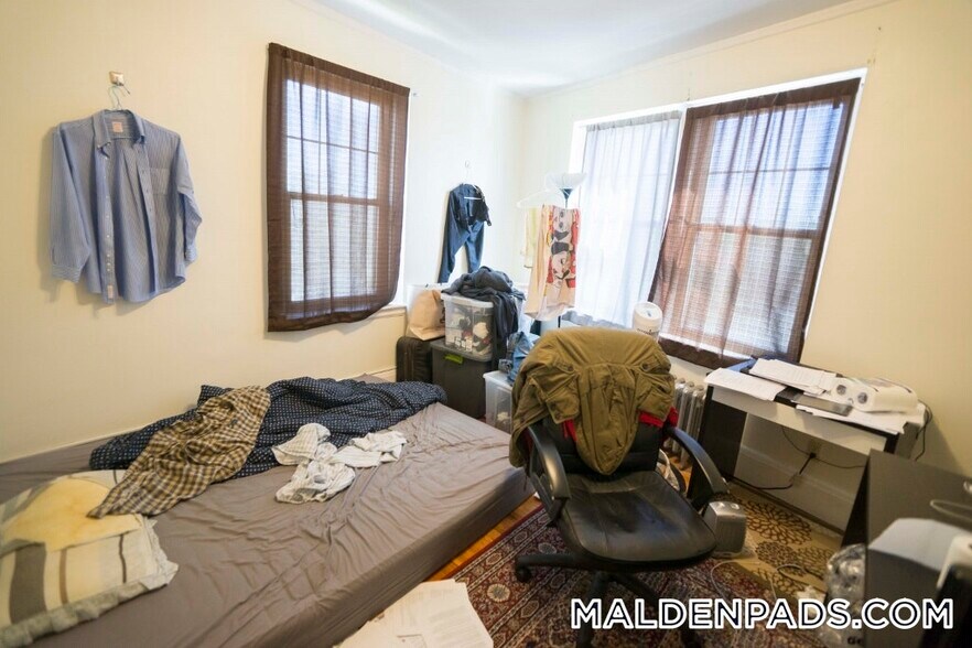 Building Photo - 349 Pleasant St