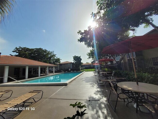 Building Photo - 8820 Royal Palm Blvd
