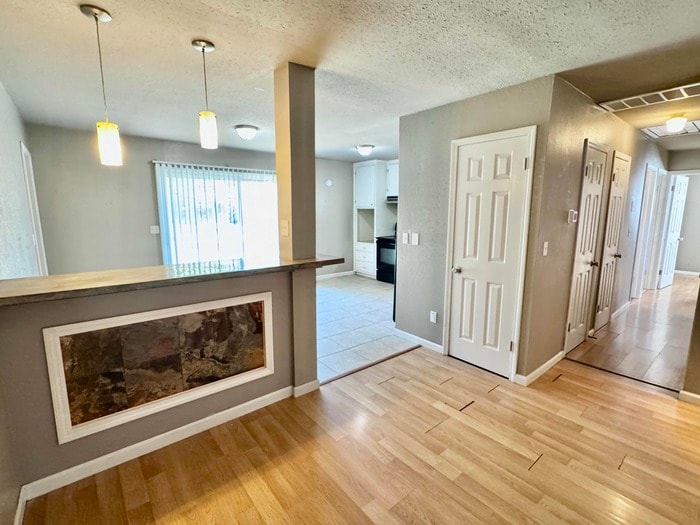 Building Photo - 1113 N Hickory Ave