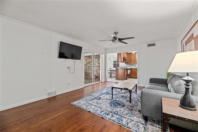Building Photo - 9936 Lakemere Dr