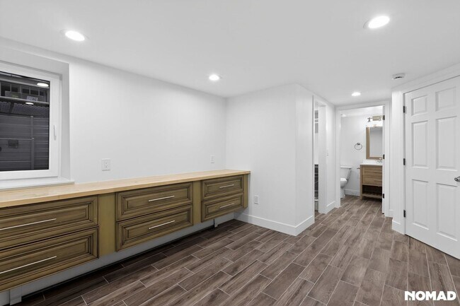 Building Photo - 912 N Clarkson St