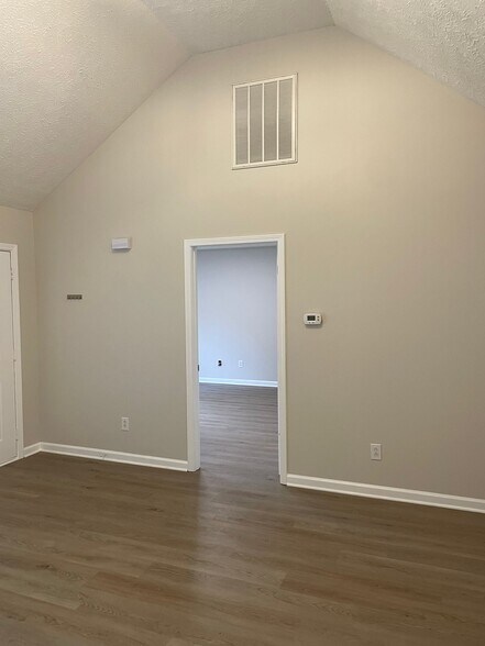 Building Photo - 2733 Calais Ct