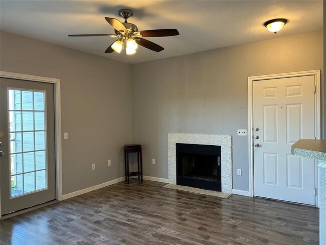 Building Photo - 2320 Gracy Farms Ln