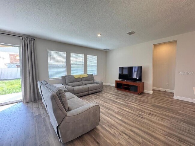 Building Photo - 10353 Fieldstone Myrtle Wy