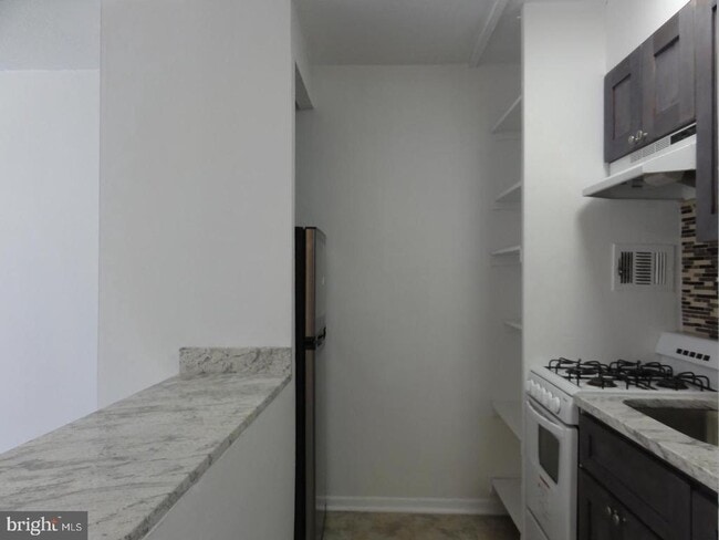 Building Photo - 2101 Chestnut St