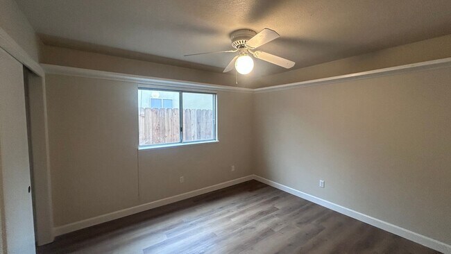 Building Photo - Lakewood Elementary School District